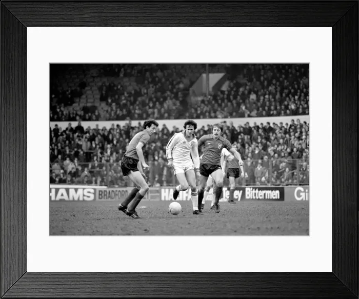 Framed Print : Leeds United 1 v. Sunderland 0. Division One Football. February 1981 MF01-33-076 Framed Print : Leeds United 1 v. Sunderland 0. Division One Football. February 1981 MF01-33-076