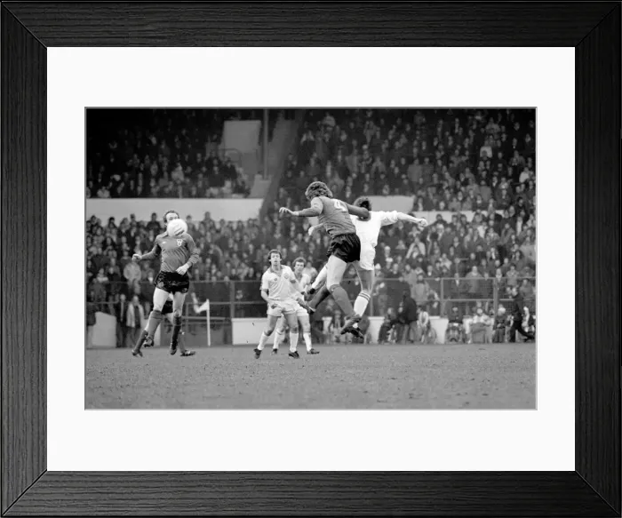 Framed Print : Leeds United 1 v. Sunderland 0. Division One Football. February 1981 MF01-33-066 Framed Print : Leeds United 1 v. Sunderland 0. Division One Football. February 1981 MF01-33-066