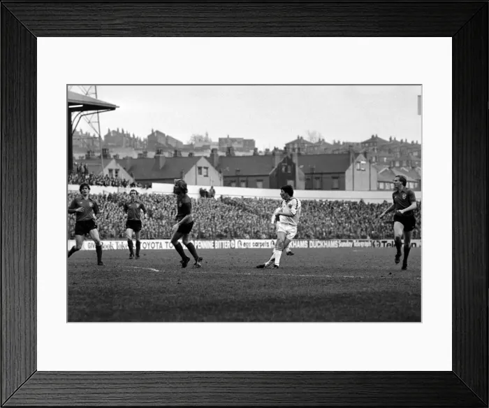 Framed Print : Leeds United 1 v. Sunderland 0. Division One Football. February 1981 MF01-33-027 Framed Print : Leeds United 1 v. Sunderland 0. Division One Football. February 1981 MF01-33-027