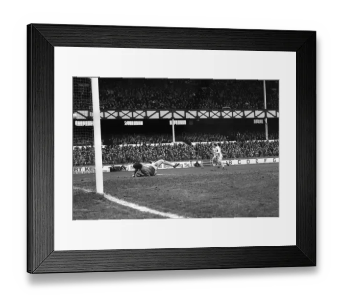 Framed Print : Everton 3 v. Coventry 0. Division One Football. February 1981 MF01-32-037