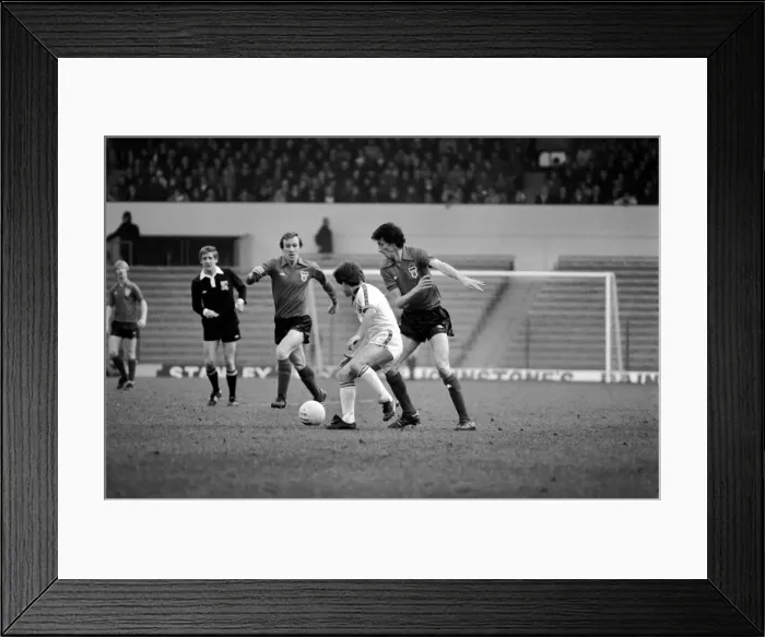 Framed Print : Leeds United 1 v. Sunderland 0. Division One Football. February 1981 MF01-33-056 Framed Print : Leeds United 1 v. Sunderland 0. Division One Football. February 1981 MF01-33-056