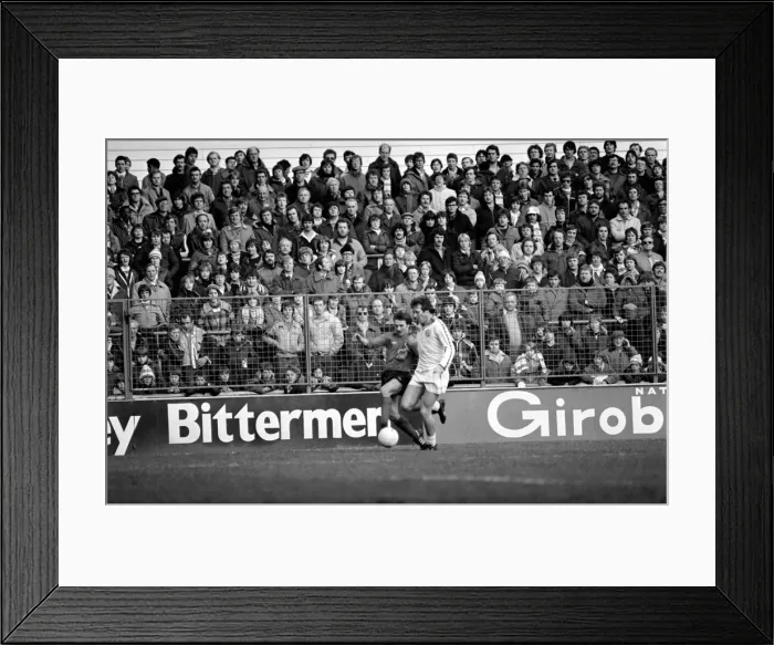 Framed Print : Leeds United 1 v. Sunderland 0. Division One Football. February 1981 MF01-33-031 Framed Print : Leeds United 1 v. Sunderland 0. Division One Football. February 1981 MF01-33-031