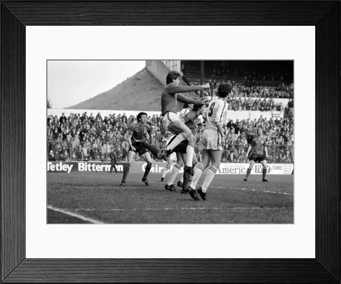 Framed Print : Leeds United 1 v. Sunderland 0. Division One Football. February 1981 MF01-33-016 Framed Print : Leeds United 1 v. Sunderland 0. Division One Football. February 1981 MF01-33-016