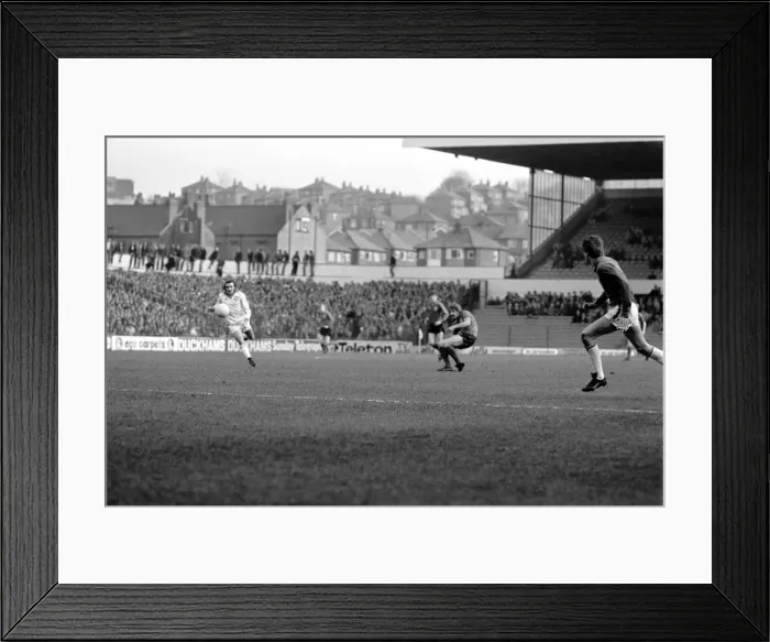 Framed Print : Leeds United 1 v. Sunderland 0. Division One Football. February 1981 MF01-33-012