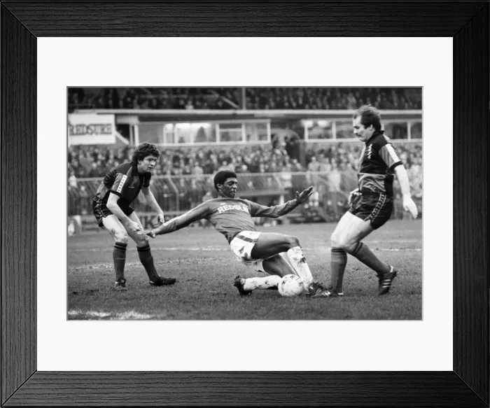 Framed Print : Oldham v. Bristol. R. Febuary 1981 MF01-25-027 Framed Print : Oldham v. Bristol. R. Febuary 1981 MF01-25-027