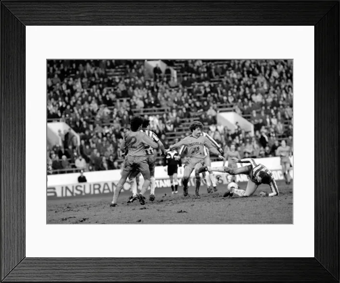Framed Print : Sheffield Wednesday 3 v. Oldham 0. Division One Football. February 1981 MF01-31-065 Framed Print : Sheffield Wednesday 3 v. Oldham 0. Division One Football. February 1981 MF01-31-065