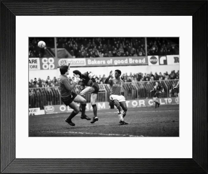Framed Print : Oldham v. Bristol. R. Febuary 1981 MF01-25-013 Framed Print : Oldham v. Bristol. R. Febuary 1981 MF01-25-013