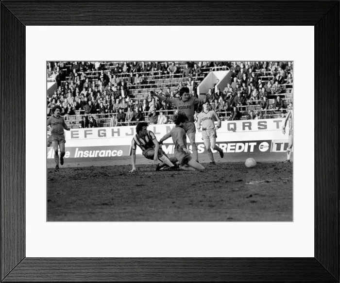 Framed Print : Sheffield Wednesday 3 v. Oldham 0. Division One Football. February 1981 MF01-31-048 Framed Print : Sheffield Wednesday 3 v. Oldham 0. Division One Football. February 1981 MF01-31-048