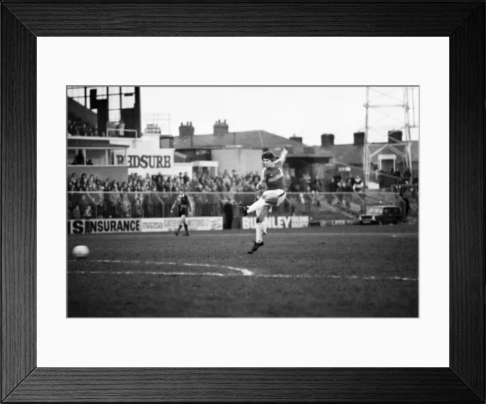 Framed Print : Oldham v. Bristol. R. Febuary 1981 MF01-25-021 Framed Print : Oldham v. Bristol. R. Febuary 1981 MF01-25-021