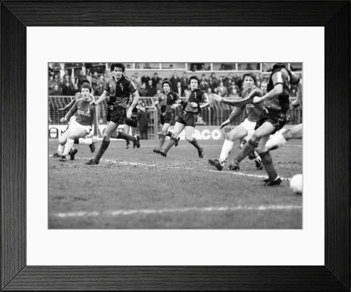 Framed Print : Oldham v. Bristol. R. Febuary 1981 MF01-25-009 Framed Print : Oldham v. Bristol. R. Febuary 1981 MF01-25-009