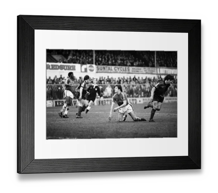 Framed Print : Oldham v. Bristol. R. Febuary 1981 MF01-25-004