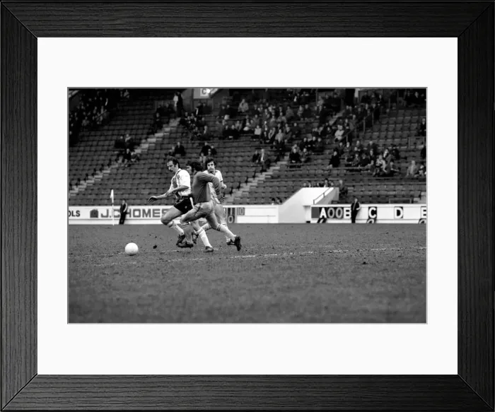 Framed Print : Sheffield United 2 v. Reading 0. Division Three Football. February 1981 MF01-26-025 Framed Print : Sheffield United 2 v. Reading 0. Division Three Football. February 1981 MF01-26-025