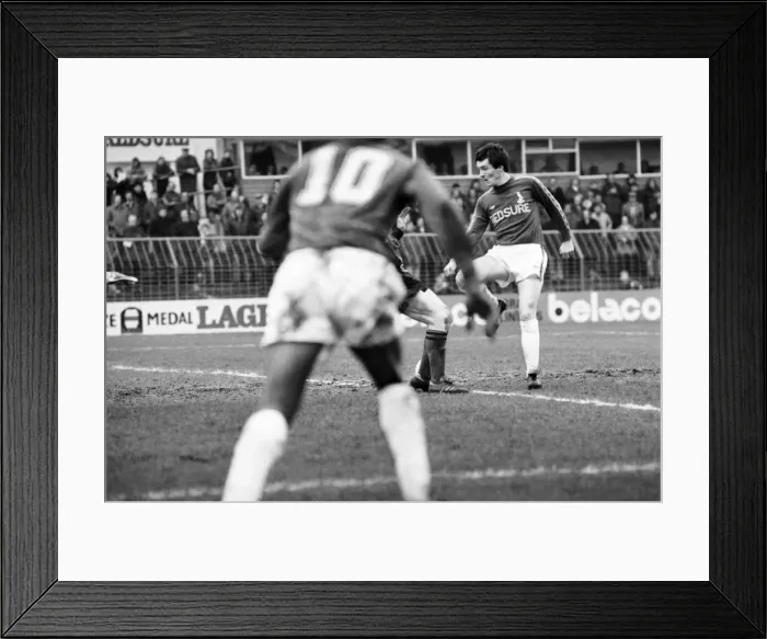 Framed Print : Oldham v. Bristol. R. Febuary 1981 MF01-25-025 Framed Print : Oldham v. Bristol. R. Febuary 1981 MF01-25-025