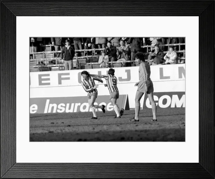 Framed Print : Sheffield Wednesday 3 v. Oldham 0. Division One Football. February 1981 MF01-31-001 Framed Print : Sheffield Wednesday 3 v. Oldham 0. Division One Football. February 1981 MF01-31-001