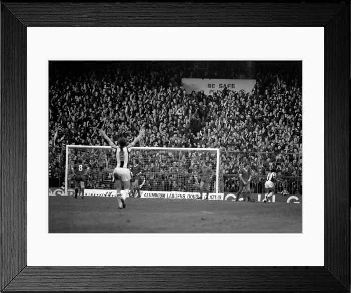 Framed Print : West Bromwich Albion 2 v. Liverpool 0. Division One Football. February 1981 MF01-27-023 Framed Print : West Bromwich Albion 2 v. Liverpool 0. Division One Football. February 1981 MF01-27-023