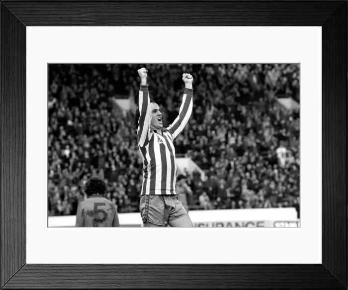 Framed Print : Sheffield Wednesday 3 v. Oldham 0. Division One Football. February 1981 MF01-31-013 Framed Print : Sheffield Wednesday 3 v. Oldham 0. Division One Football. February 1981 MF01-31-013