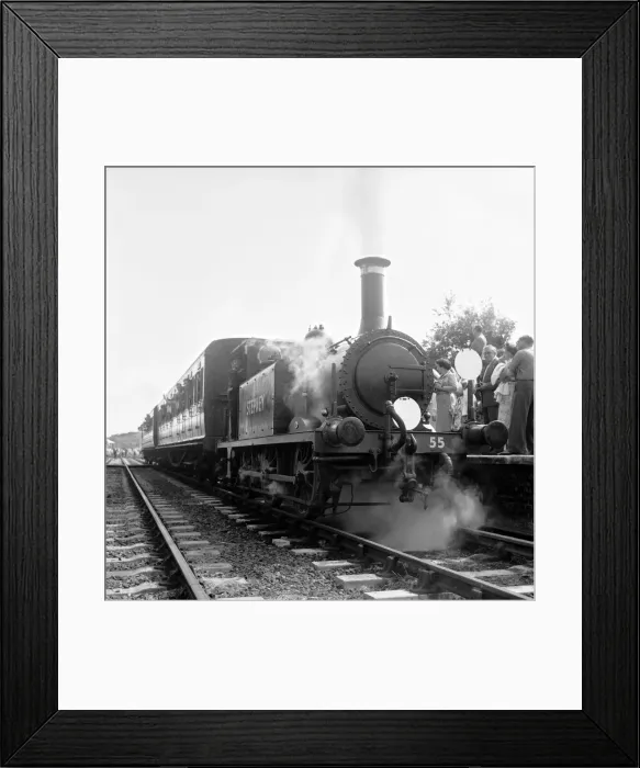 Framed Print : Crowds on the platform at Horsted Keynes station await the arrival of the London Framed Print : Crowds on the platform at Horsted Keynes station await the arrival of the London