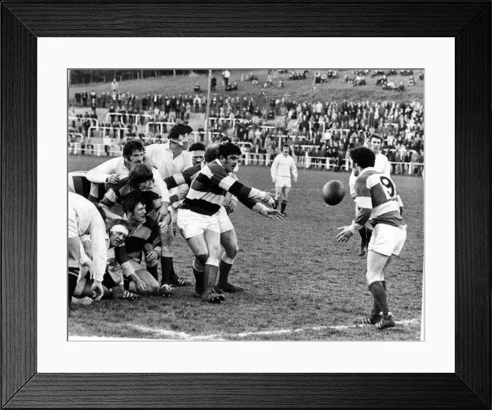 Framed Print : Welsh league match. Pontypool v Swansea Bobby Windsor of Pontypool in action Framed Print : Welsh league match. Pontypool v Swansea Bobby Windsor of Pontypool in action