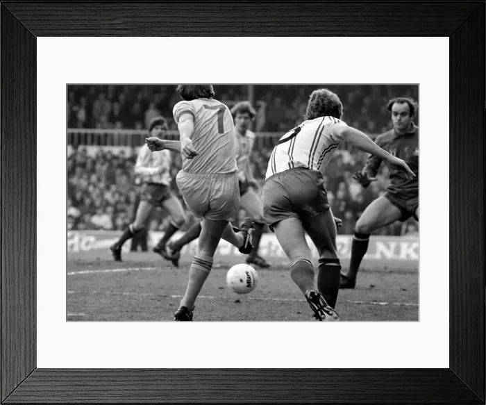 Framed Print : English FA Cup Fourth Round match. Sunderland 0 v Liverpool 3. January 1982 MF05-20-040 Framed Print : English FA Cup Fourth Round match. Sunderland 0 v Liverpool 3. January 1982 MF05-20-040