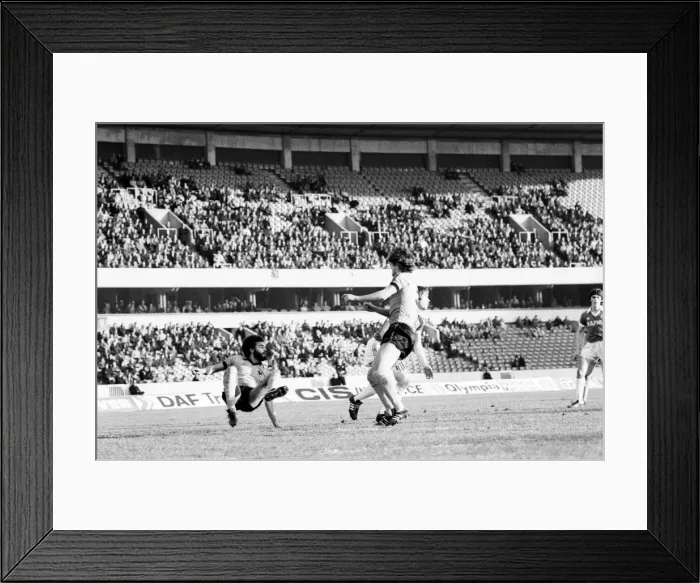 Framed Print : English League Division One match. Wolverhampton Wanderers 0 v Everton 3