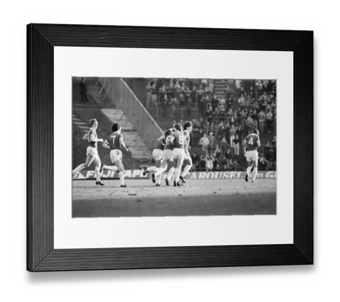 Framed Print : English League Division One match. Wolverhampton Wanderers 0 v Everton 3 Framed Print : English League Division One match. Wolverhampton Wanderers 0 v Everton 3