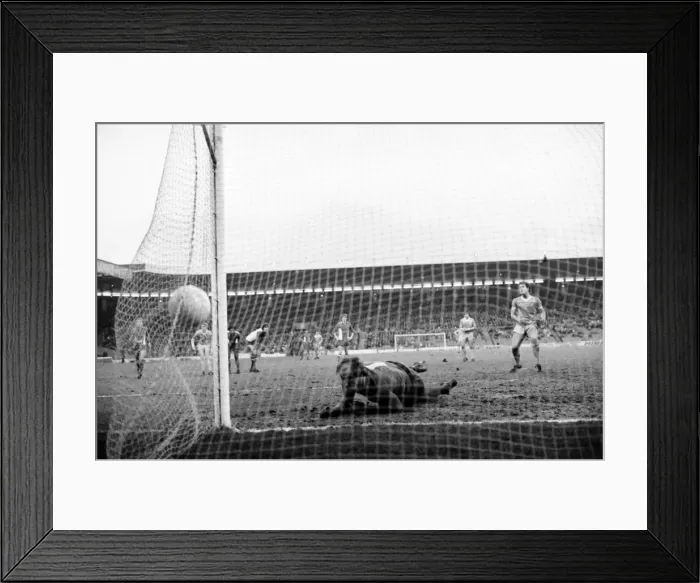 Framed Print : English FA Cup fourth round match at Maine Road. Manchester City 1 v Coventry City 3 Framed Print : English FA Cup fourth round match at Maine Road. Manchester City 1 v Coventry City 3
