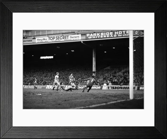 Framed Print : English FA Cup fourth round match at Maine Road. Manchester City 1 v Coventry City 3 Framed Print : English FA Cup fourth round match at Maine Road. Manchester City 1 v Coventry City 3