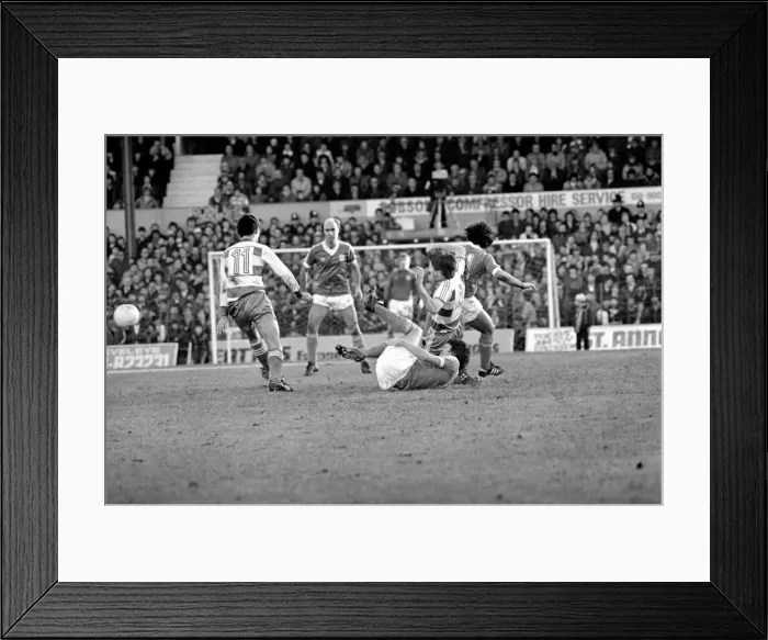 Framed Print : English FA Cup match. Blackpool 0 v Queens Park Rangers 0. January 1982 MF05-17-035