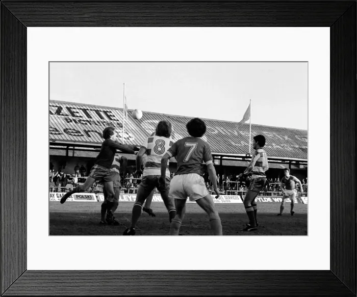 Framed Print : English FA Cup match. Blackpool 0 v Queens Park Rangers 0. January 1982 MF05-17-016