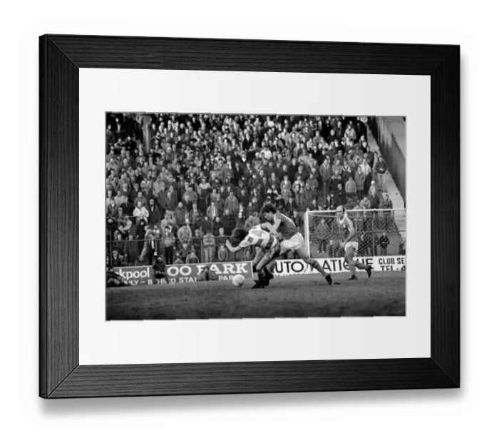 Framed Print : English FA Cup match. Blackpool 0 v Queens Park Rangers 0. January 1982 MF05-17-029 Framed Print : English FA Cup match. Blackpool 0 v Queens Park Rangers 0. January 1982 MF05-17-029
