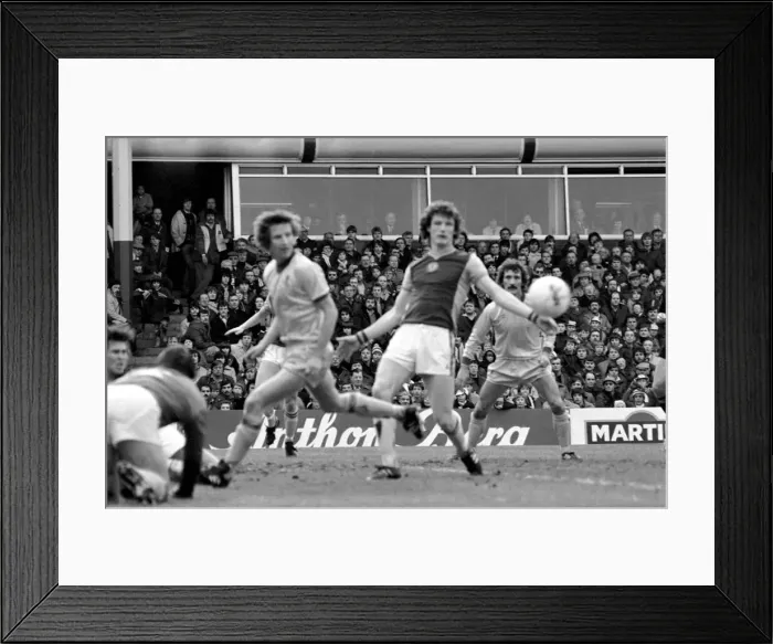 Framed Print : English League Division One match. Aston Villa 0 v Liverpool 3. January 1982 MF05-15-016 Framed Print : English League Division One match. Aston Villa 0 v Liverpool 3. January 1982 MF05-15-016