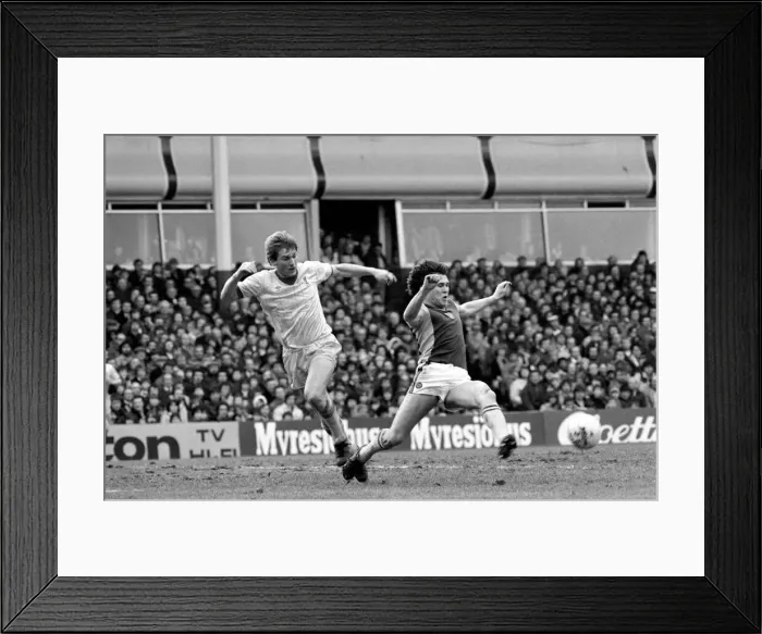 Framed Print : English League Division One match. Aston Villa 0 v Liverpool 3. January 1982 MF05-15-015 Framed Print : English League Division One match. Aston Villa 0 v Liverpool 3. January 1982 MF05-15-015