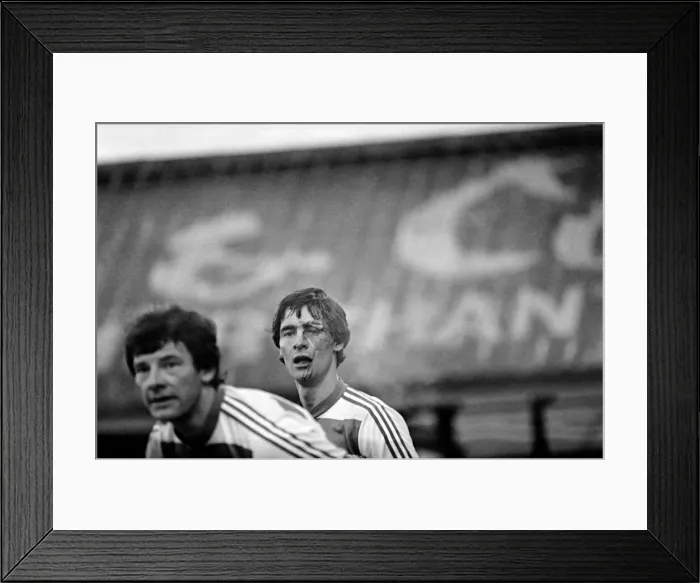 Framed Print : English FA Cup match. Blackpool 0 v Queens Park Rangers 0. January 1982 MF05-17-038