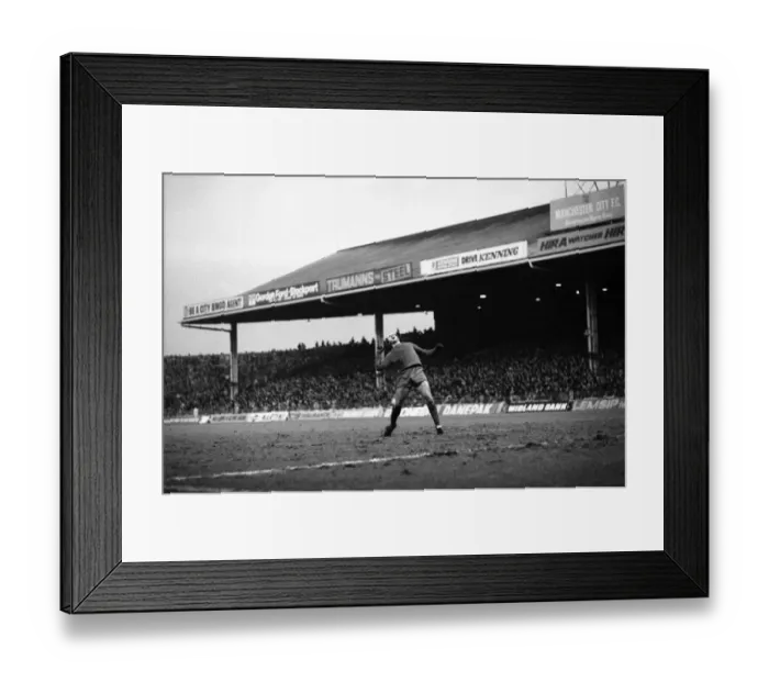Framed Print : English FA Cup fourth round match at Maine Road. Manchester City 1 v Coventry City 3