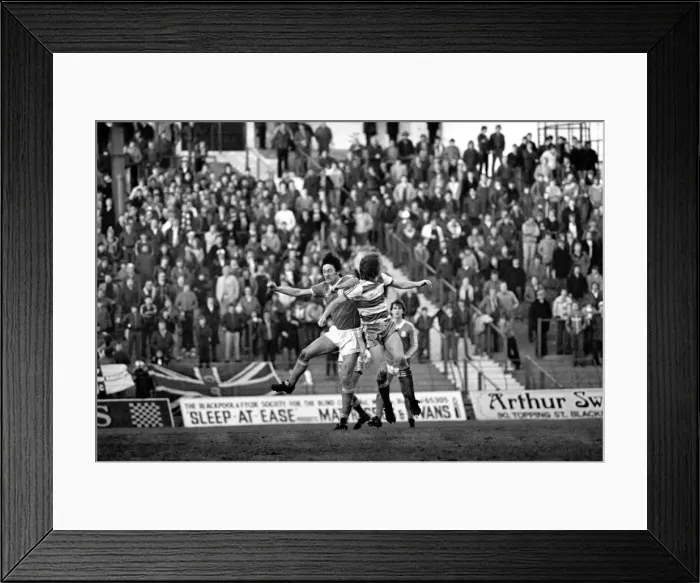 Framed Print : English FA Cup match. Blackpool 0 v Queens Park Rangers 0. January 1982 MF05-17-025