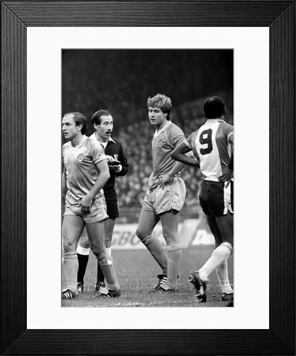 Framed Print : English League Division One match at Maine Road. Manchester City 2 v Southampton 0 Framed Print : English League Division One match at Maine Road. Manchester City 2 v Southampton 0