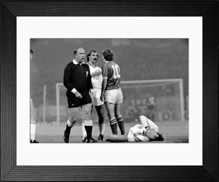 Framed Print : English League Division One match at Maine Road. Manchester City 2 v Southampton 0 Framed Print : English League Division One match at Maine Road. Manchester City 2 v Southampton 0