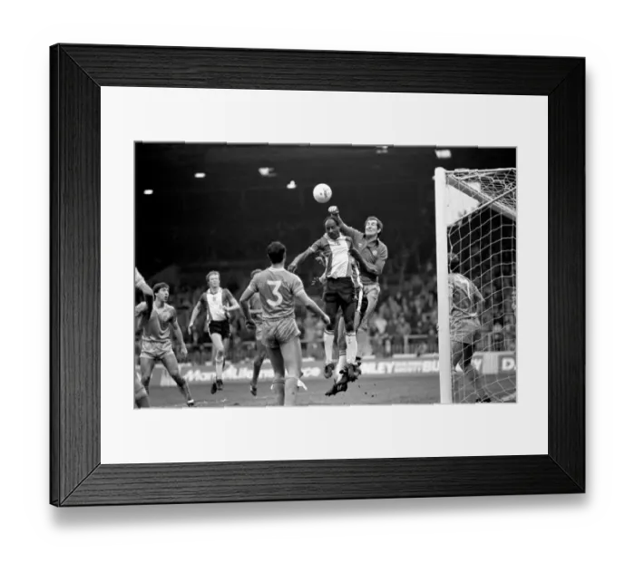 Framed Print : English League Division One match at Maine Road. Manchester City 2 v Southampton 0