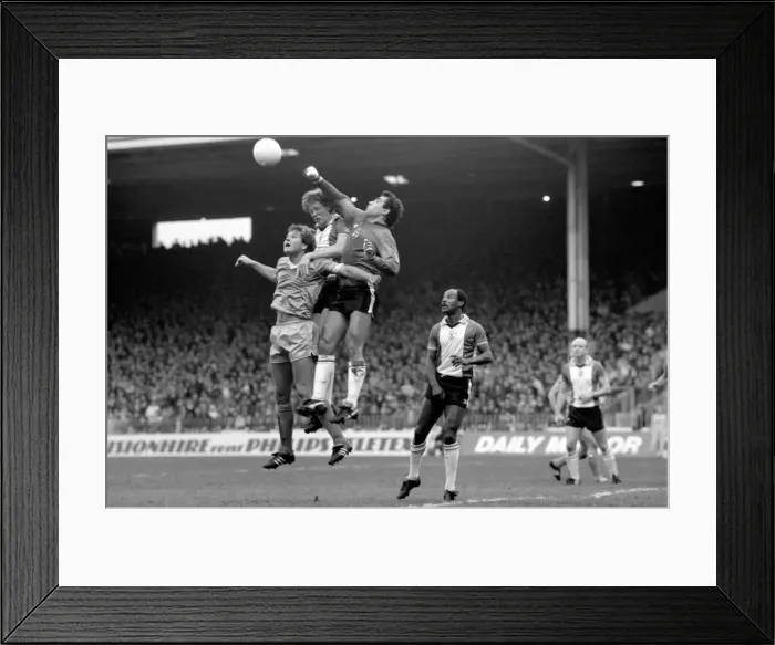 Framed Print : English League Division One match at Maine Road. Manchester City 2 v Southampton 0 Framed Print : English League Division One match at Maine Road. Manchester City 2 v Southampton 0