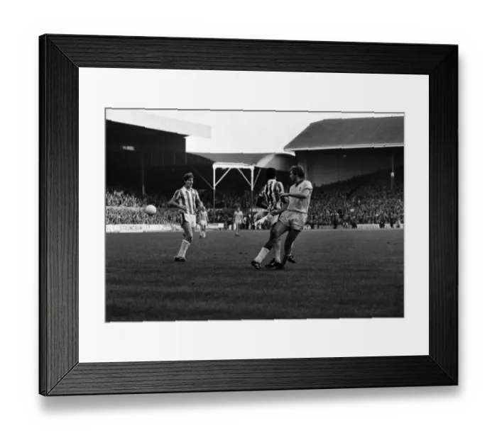 Framed Print : English League Division One match. Stoke City 1 v Liverpool 1. October 1982 MF09-05-153 Framed Print : English League Division One match. Stoke City 1 v Liverpool 1. October 1982 MF09-05-153