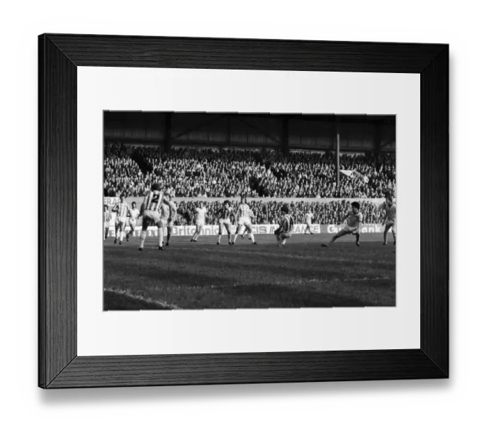 Framed Print : English League Division One match. Stoke City 1 v Liverpool 1. October 1982 MF09-05-146 Framed Print : English League Division One match. Stoke City 1 v Liverpool 1. October 1982 MF09-05-146