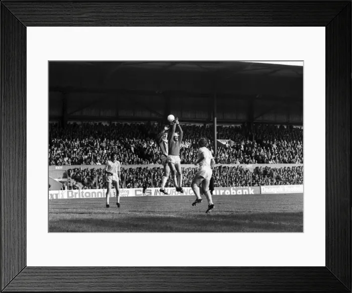 Framed Print : English League Division One match. Stoke City 1 v Liverpool 1. October 1982 MF09-05-137 Framed Print : English League Division One match. Stoke City 1 v Liverpool 1. October 1982 MF09-05-137