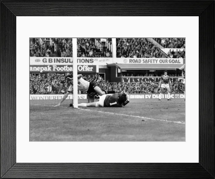 Framed Print : Sheffield Wednesday 0 v. Wolverhampton Wanderers 0. Division 2 Football