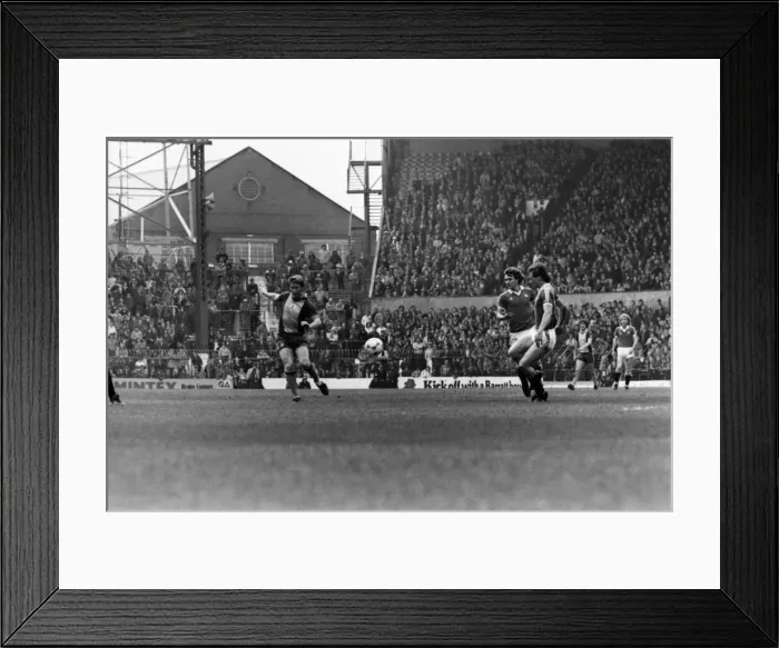 Framed Print : Manchester United v. Southampton. May 1982 MF07-10-083 Framed Print : Manchester United v. Southampton. May 1982 MF07-10-083