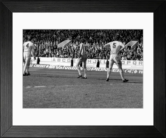Framed Print : Sheffield Wednesday 0 v. Chelsea 0. Division 2 Football May 1982 MF07-11-048 Framed Print : Sheffield Wednesday 0 v. Chelsea 0. Division 2 Football May 1982 MF07-11-048