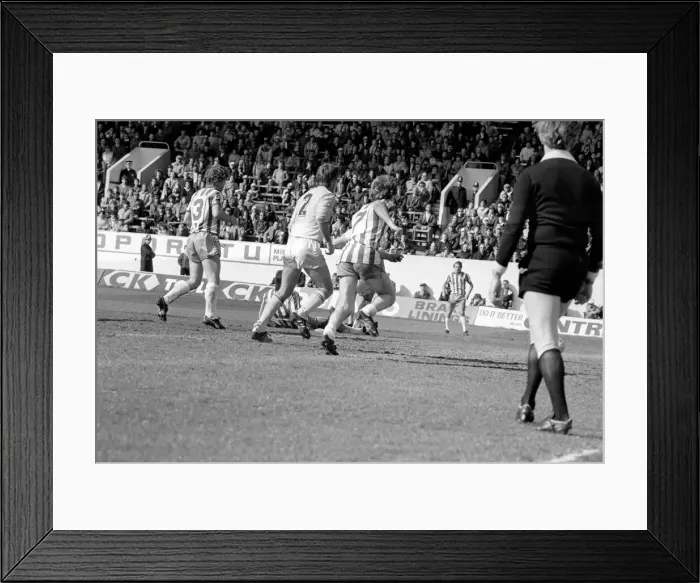 Framed Print : Sheffield Wednesday 0 v. Chelsea 0. Division 2 Football May 1982 MF07-11-006 Framed Print : Sheffield Wednesday 0 v. Chelsea 0. Division 2 Football May 1982 MF07-11-006