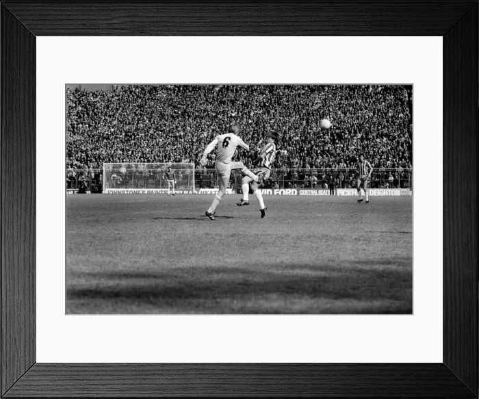 Framed Print : Sheffield Wednesday 0 v. Chelsea 0. Division 2 Football May 1982 MF07-11-040