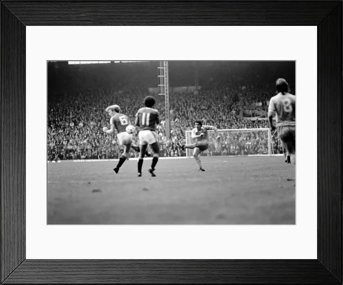 Framed Print : Manchester United 1 v. Stoke 0. October 1982 MF08-01-012 Framed Print : Manchester United 1 v. Stoke 0. October 1982 MF08-01-012