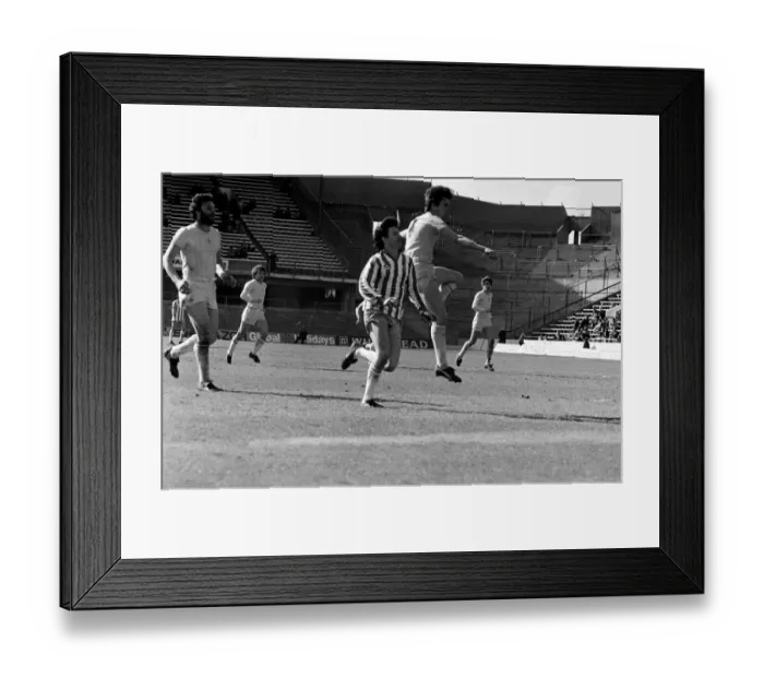 Framed Print : Sheffield Wednesday 0 v. Chelsea 0. Division 2 Football May 1982 MF07-11-054 Framed Print : Sheffield Wednesday 0 v. Chelsea 0. Division 2 Football May 1982 MF07-11-054