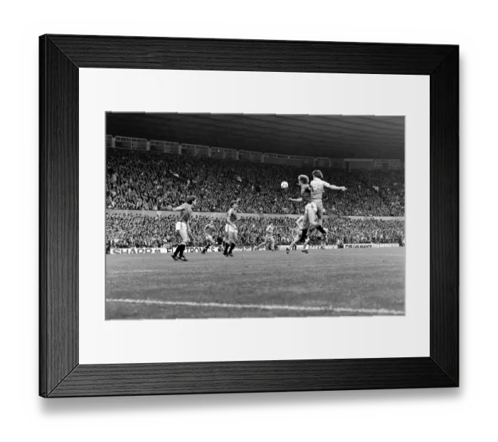 Framed Print : Manchester United 1 v. Stoke 0. October 1982 MF08-01-044